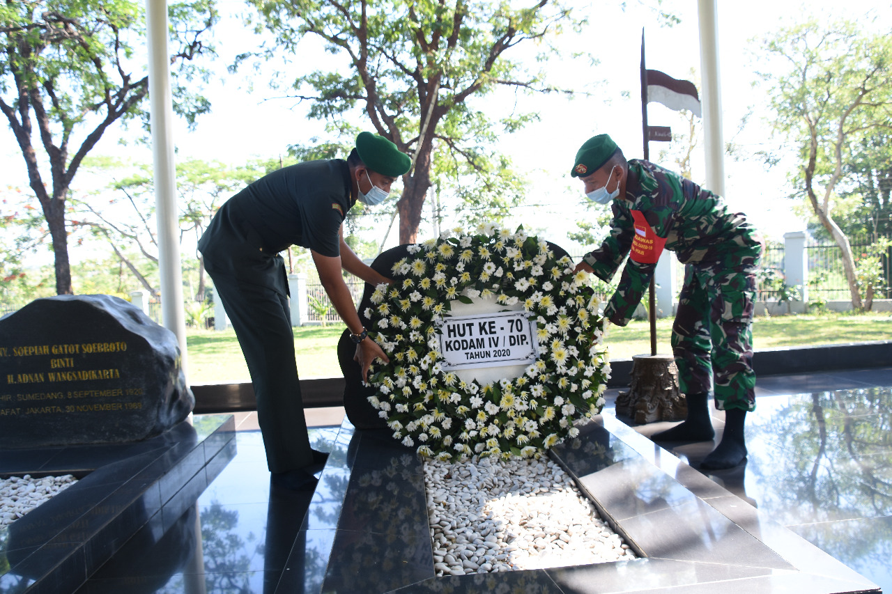 Kasrem 073/Makutarama Pimpin Ziarah Rombongan, Peringati HUT Ke-70 Kodam IV/Diponegoro